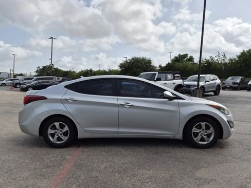 Used 2014 Hyundai Elantra SE FWD image 4