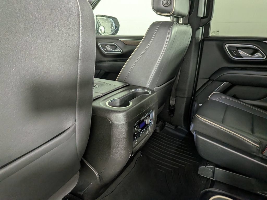 Used 2023 Chevrolet Suburban Premier AWD/4WD image 34