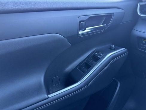 Certified 2022 Toyota Highlander XSE image 36