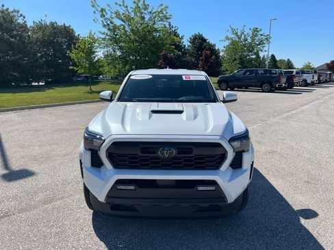 Used 2026 Toyota Tacoma TRD Sport AWD/4WD image 2