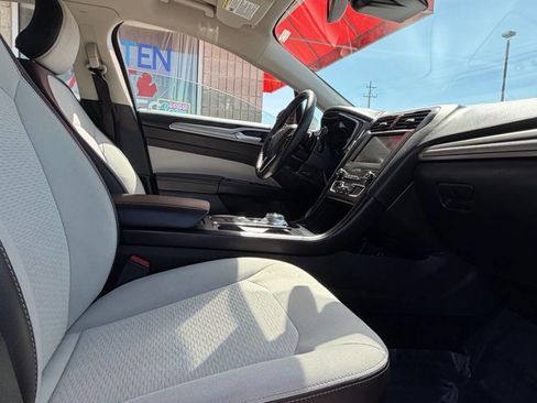 Used 2019 Ford Fusion SE w/ Equipment Group 151A FWD image 16