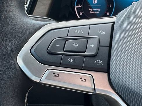 Used 2025 Volkswagen Atlas SE AWD/4WD image 17