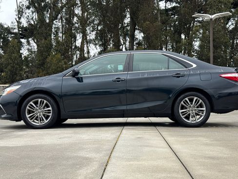 Used 2015 Toyota Camry SE FWD image 2