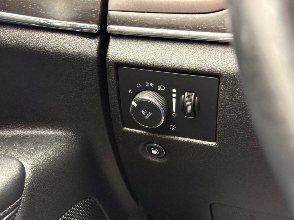 Used 2018 Jeep Grand Cherokee Limited AWD/4WD image 30