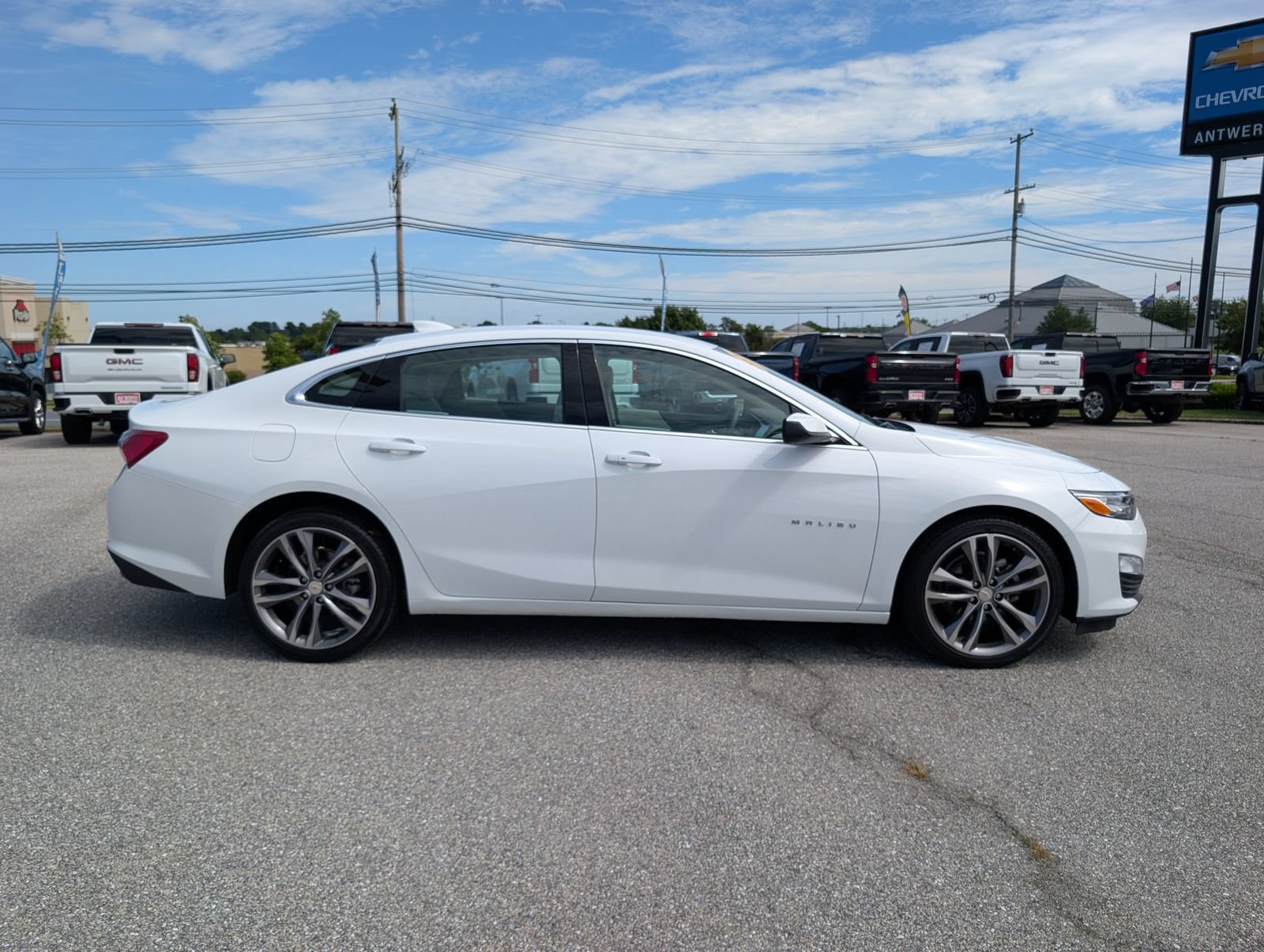 Used 2024 Chevrolet Malibu LT FWD image 2