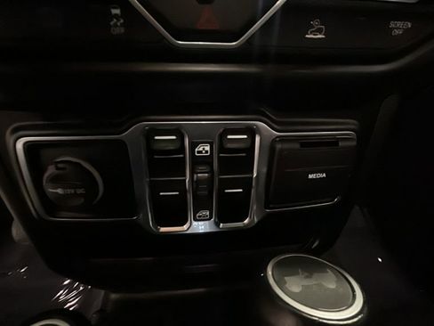 Used 2022 Jeep Wrangler Unlimited Sahara image 22