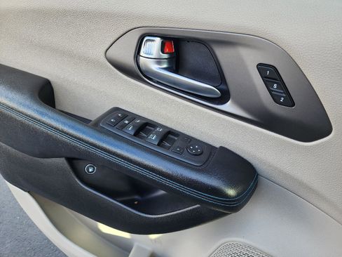 Used 2021 Chrysler Pacifica Touring-L image 21