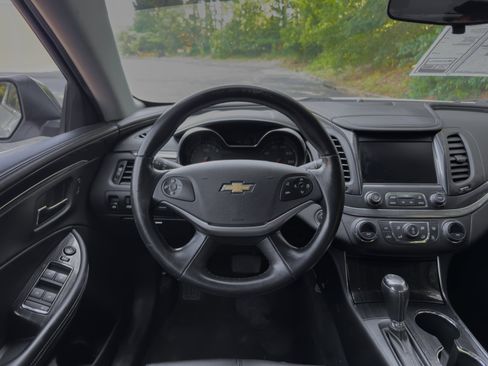 Used 2019 Chevrolet Impala LT FWD image 6