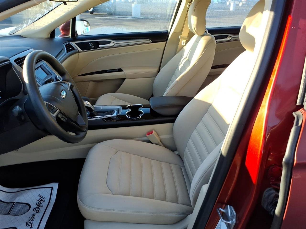 Used 2014 Ford Fusion SE FWD image 11
