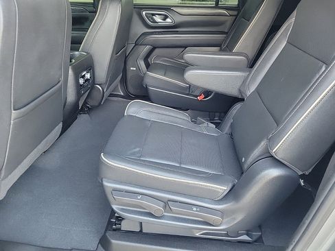 Used 2023 GMC Yukon XL SLT w/ SLT Premium Package image 15