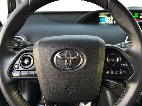 Used 2022 Toyota Prius XLE image 19