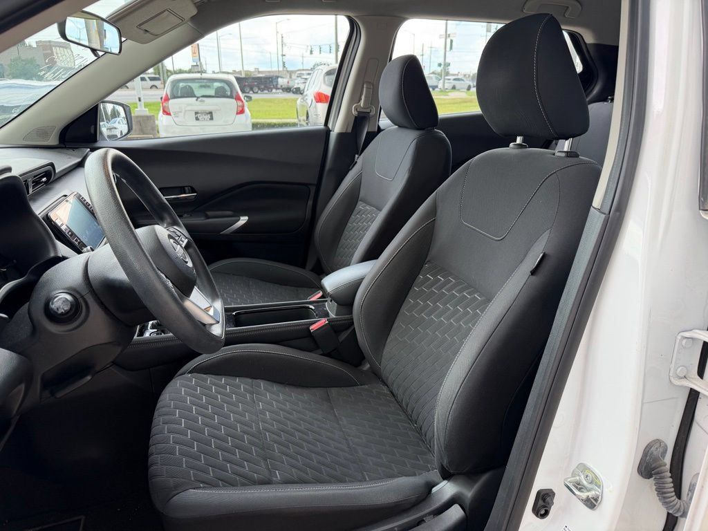 Used 2022 Nissan Kicks SV FWD image 9