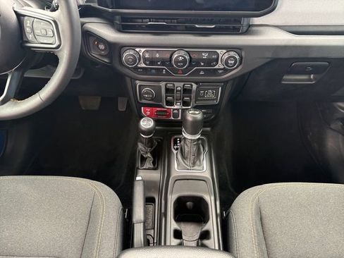 Used 2024 Jeep Wrangler Unlimited AWD/4WD image 11