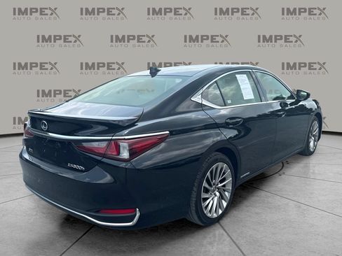 Used 2019 Lexus ES 300h w/ Accessory Package 2 FWD image 3