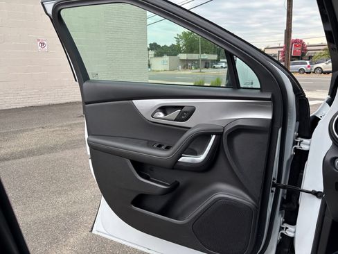 Used 2025 Chevrolet Blazer LT FWD image 18