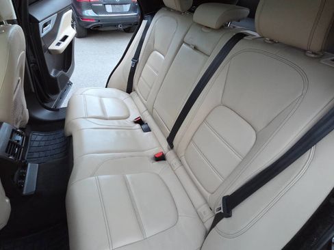 Used 2017 Jaguar F-PACE Prestige image 38