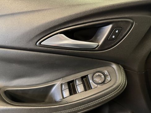 Used 2020 Buick Encore GX Preferred w/ Cold Weather Comfort Package AWD/4WD image 19