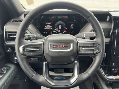 Used 2025 GMC Yukon AT4 w/ AT4 Premium Plus Package image 13