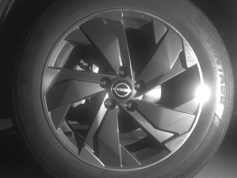 Used 2025 Nissan Rogue SV FWD image 12