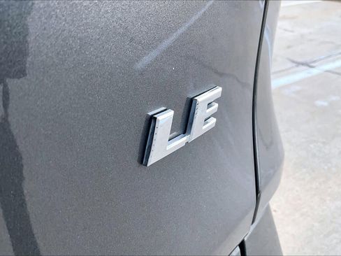 Used 2021 Toyota RAV4 LE image 8