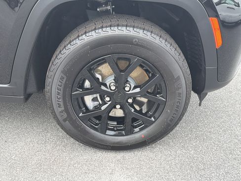 New 2026 Jeep Grand Cherokee L 2WD image 14