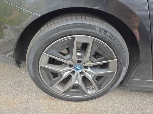 Used 2024 BMW i5 eDrive40i w/ Executive Package image 3