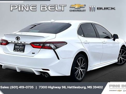 Used 2021 Toyota Camry SE image 11