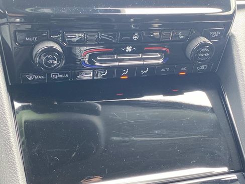 Certified 2023 Jeep Grand Cherokee Laredo w/ Luxury Tech Group I image 36