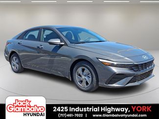 New 2025 Hyundai Elantra SE image 1