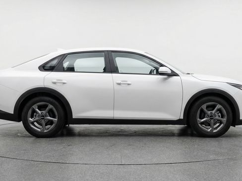 Used 2025 Kia K4 FWD image 11