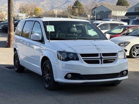 Used 2017 Dodge Grand Caravan GT image 2