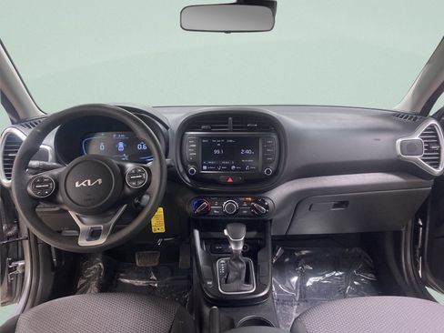 Used 2025 Kia Soul LX w/ LX Technology Package FWD image 15