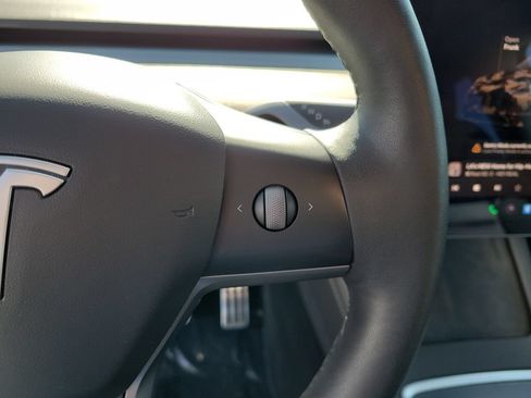 Used 2022 Tesla Model Y Long Range AWD/4WD image 25