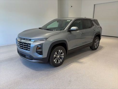 New 2026 Chevrolet Equinox LT w/ Convenience Package II FWD image 3