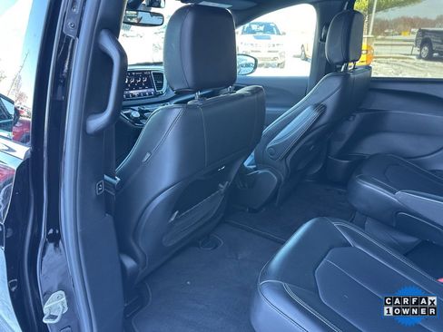 Used 2025 Chrysler Pacifica Select image 45