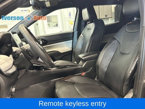 Used 2023 Jeep Compass Limited AWD/4WD image 17