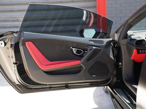 Used 2021 Lamborghini Huracan EVO RWD image 23