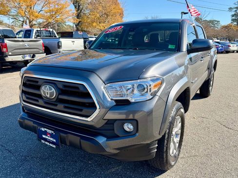 Used 2019 Toyota Tacoma SR5 image 1
