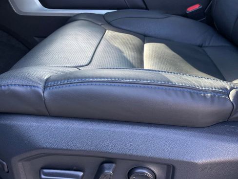 Used 2025 Toyota Sequoia Platinum AWD/4WD image 21