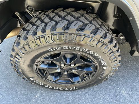 Used 2023 Jeep Wrangler Unlimited w/ Sun & Screen Package AWD/4WD image 14