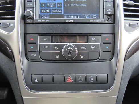 Used 2011 Jeep Grand Cherokee Laredo image 22