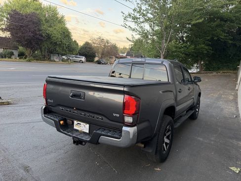 Used 2017 Toyota Tacoma SR5 w/ Tow Package AWD/4WD image 4