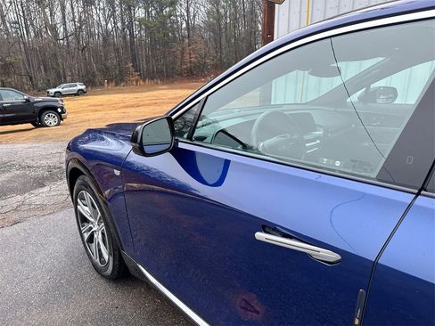 Used 2024 Cadillac Lyriq Luxury image 11