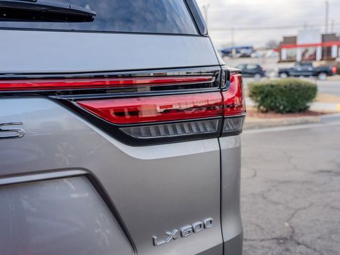Used 2023 Lexus LX 600 4WD w/ Luxury Package image 29