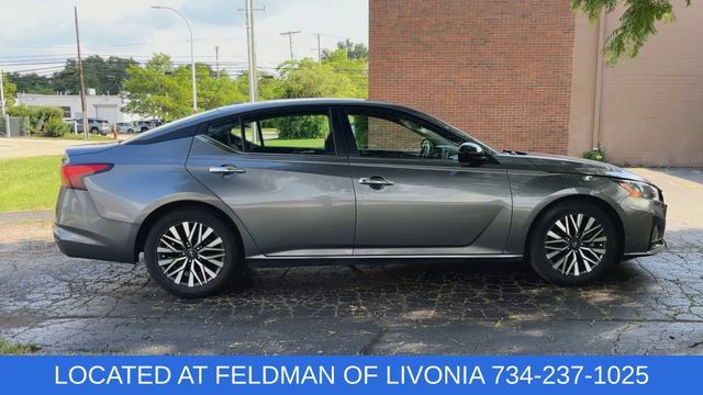 Used 2024 Nissan Altima 2.5 SV FWD image 9