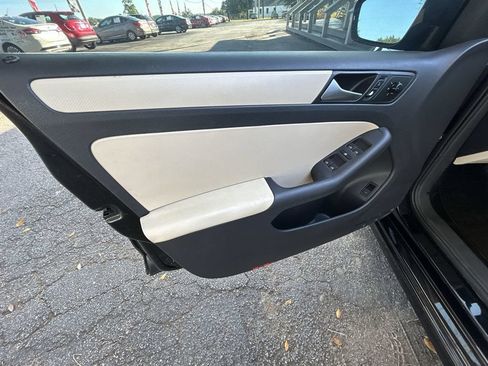 Used 2012 Volkswagen Jetta SE FWD image 12
