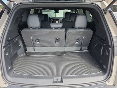 New 2026 GMC Acadia AT4 w/ Luxury Package AWD/4WD image 18