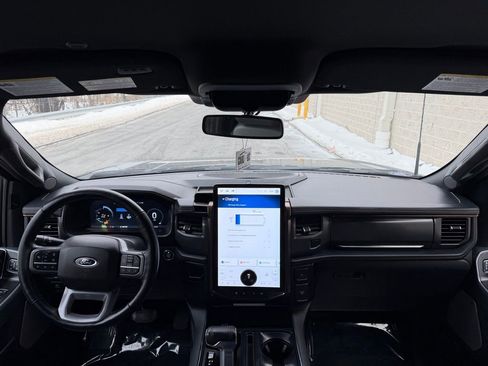 Used 2022 Ford F150 Lightning Lariat image 33