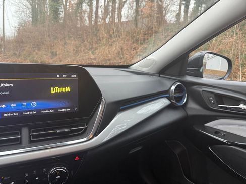 Used 2025 Chevrolet Trax LT image 33