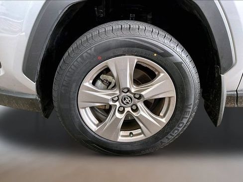 Used 2025 Toyota RAV4 LE AWD/4WD image 28